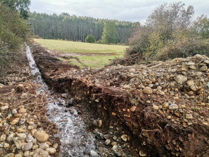 Dirección de Aguas del MOP multa a empresa en Río Bueno por obras no autorizadas que obstruyen normal escurrimiento de agua