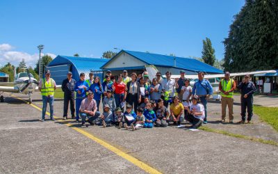 Como regalo de Navidad MOP y Club Aéreo de Valdivia cumplen sueño de niños de Río Bueno de volar por primera vez