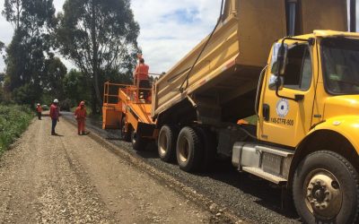 Cuadrilla de Vialidad realiza primeros pavimentos básicos en Los Ríos
