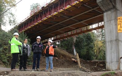 Puente de Puerto Lapi tiene 50% de avance en la Ruta Puerto Nuevo-Quillaico