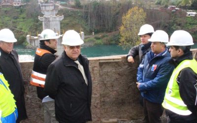 Puente Río Bueno inicia fase de alzamiento e instalación de vigas