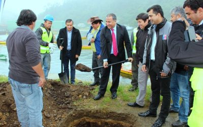 Pescadores de Amargos celebran inicio de proyecto para reponer su antigua caleta