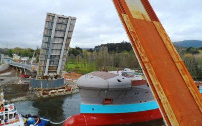 Puente Cau Cau abrió sus brazos para permitir paso de embarcación de Asenav