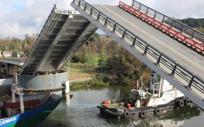 Una hora antes de lo programado termina décima apertura programada del puente Cau Cau, para paso de tres embarcaciones