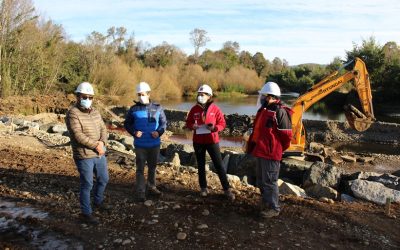 MOP trabaja conservación de defensas fluviales para evitar crecida de cauces en Lanco