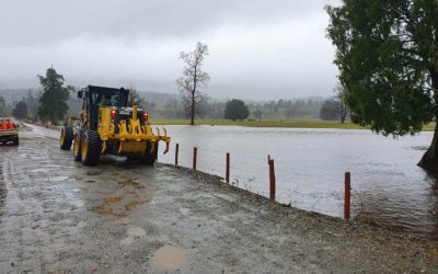Caída de árboles, deslizamientos y cortes parciales de caminos atendió el MOP en Los Ríos por acción de sistema frontal