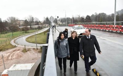 Autoridades evalúan positivamente primeras horas de servicio de puente Cau Cau, que ha recibido importante flujo vehicular