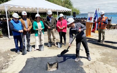 Ministro del MOP, Juan Carlos García encabezó puesta primera piedra de nueva infraestructura turística en Lago Ranco