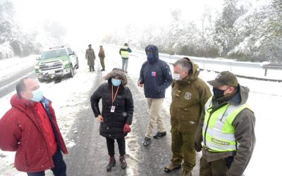 Equipos del MOP trabajaron intensamente en retiro de nieve en distintas rutas de las provincias de Valdivia y el Ranco