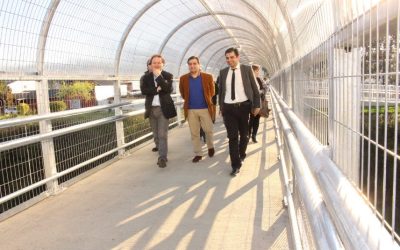 Vecinos de Los Lagos recibieron nueva pasarela peatonal que mejora su seguridad vial