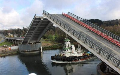 Este viernes 17 de enero se realiza nueva apertura programada del puente Cau Cau para el paso de 7 embarcaciones