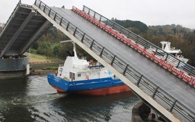 En tiempo de 4 horas y 10 minutos, MOP completó decimoctava apertura del puente Cau Cau para paso de dos embarcaciones
