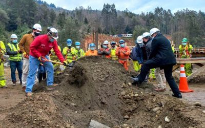 Con colocación de primera piedra para reposición de puente Futa, MOP refuerza conectividad en Ruta Valdivia-Corral