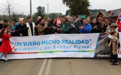 Vecinos de Pumol en Futrono inauguraron felices su nuevo camino asfaltado