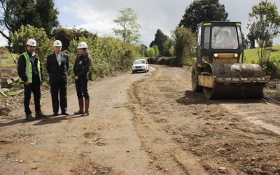 MOP trabaja en asfaltado de 4 kilómetros en la Ruta Lago Ranco-Quillaico
