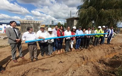 Con puesta de primera tubería comienzan obras de servicio agua potable rural de San Pedro en Los Lagos