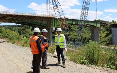 Ya están instalados segmentos de vigas en los accesos norte y sur del puente Río Bueno