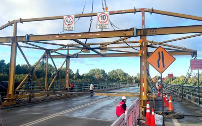 MOP instaló plataforma de trabajo en puente Cau Cau para avanzar en proyecto de solución definitiva del viaducto
