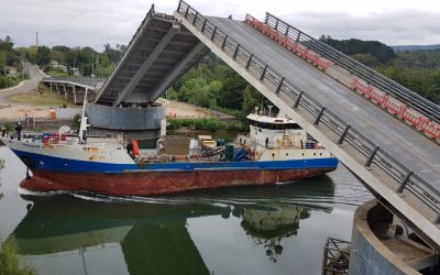 MOP realiza este sábado 22 de abril nueva apertura del puente Cau Cau para paso de tres embarcaciones