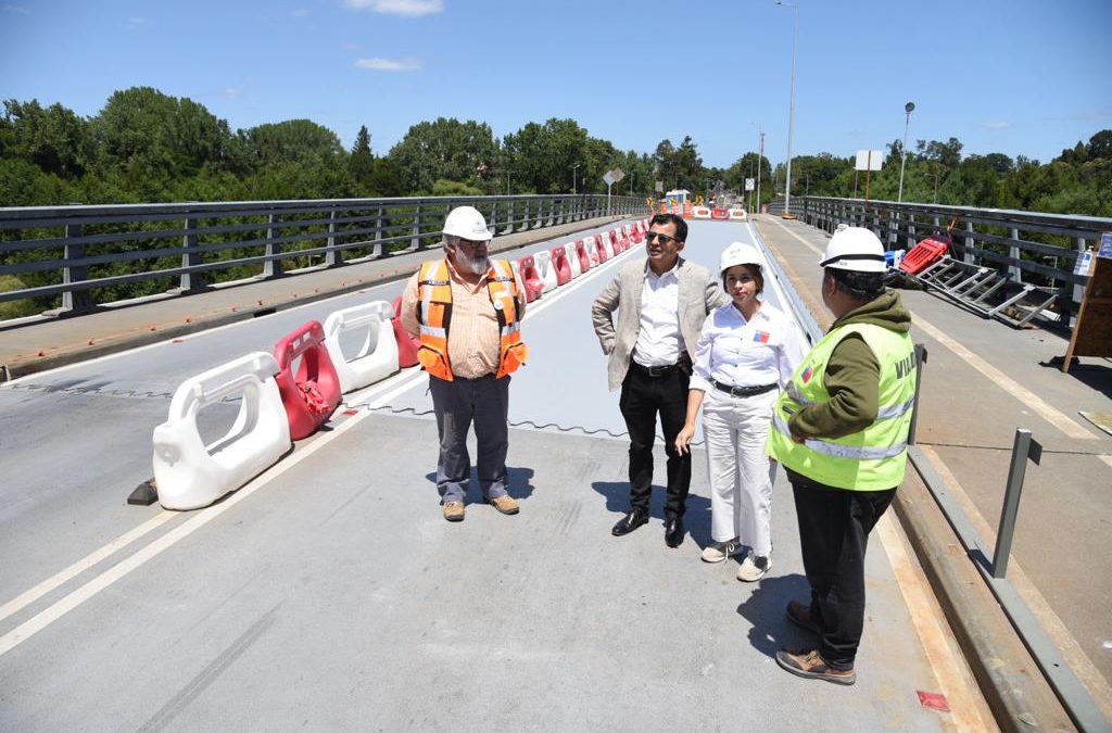 MOP completó cambio de sello en tablero sur del puente Cau Cau, y ya no hay cortes de tránsito en el viaducto