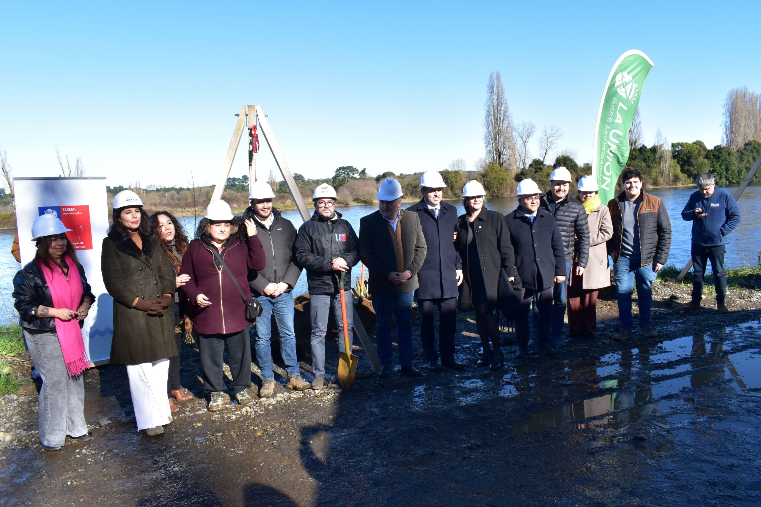 Con puesta de primera piedra MOP inicia modernización de borde fluvial del popular balneario Cocule de La Unión
